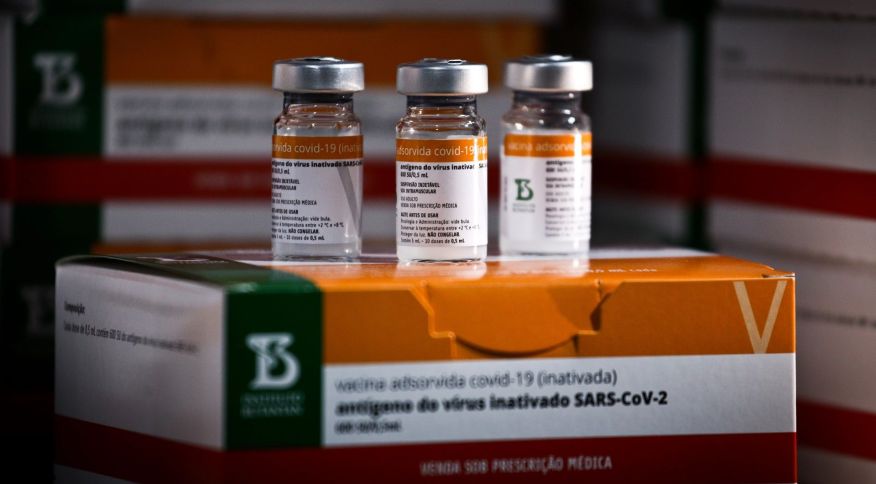 Coronavac protegeu 93% dos profissionais de saúde contra Covid, diz estudo turco